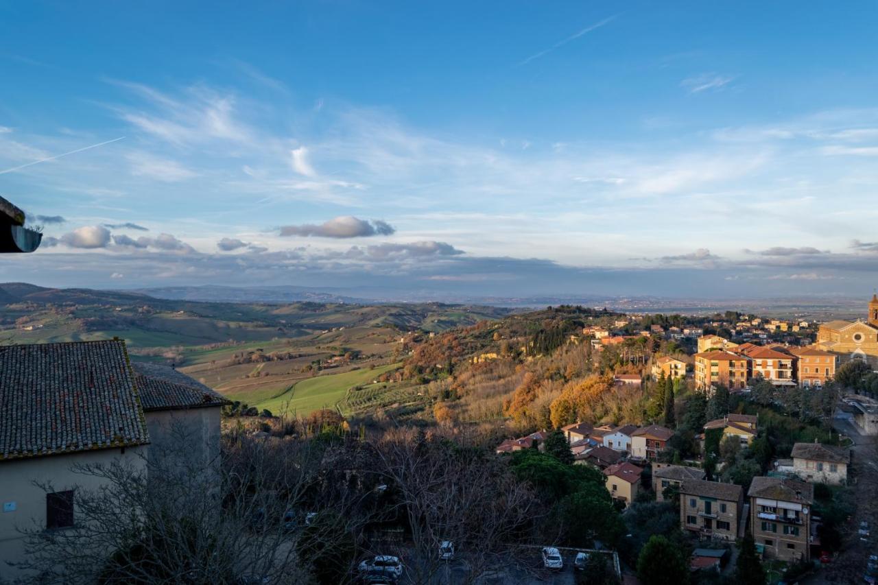 Апартаменти La Torre Del Conte,Free Wi-Fi, Amazing View Монтепульчано Екстер'єр фото
